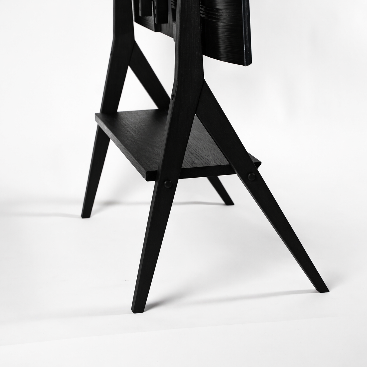 kaya-tv-stander-hylde-sort-bag.jpg