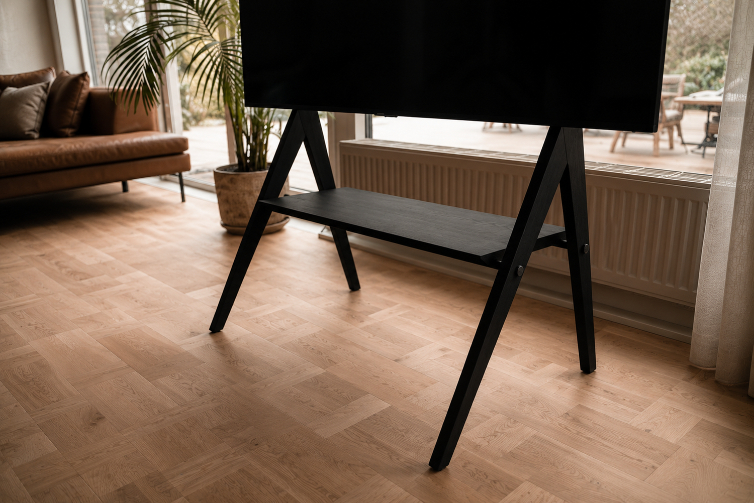 kaya-tv-stander-hylde-sort-stue.jpg