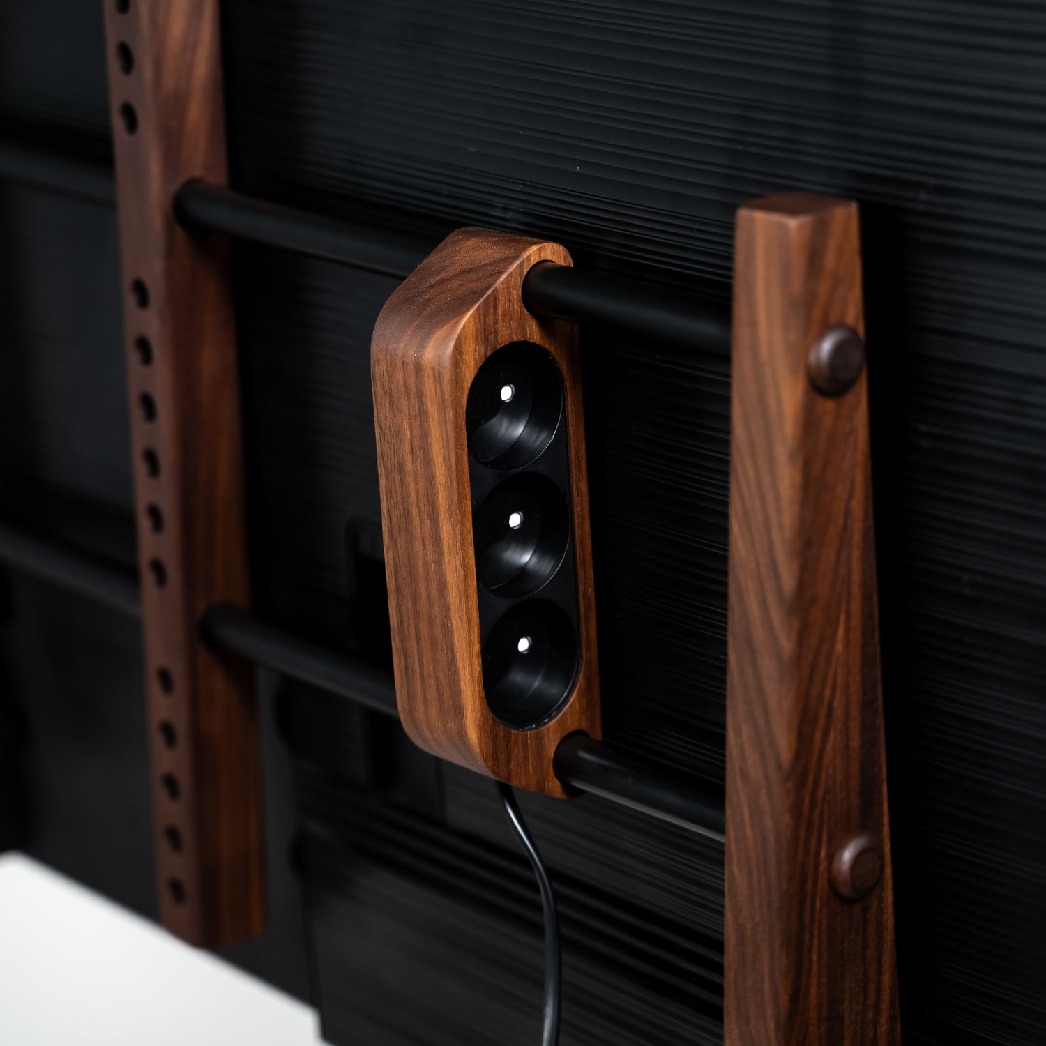 STIKDÅSE - Valnød (TV stander)